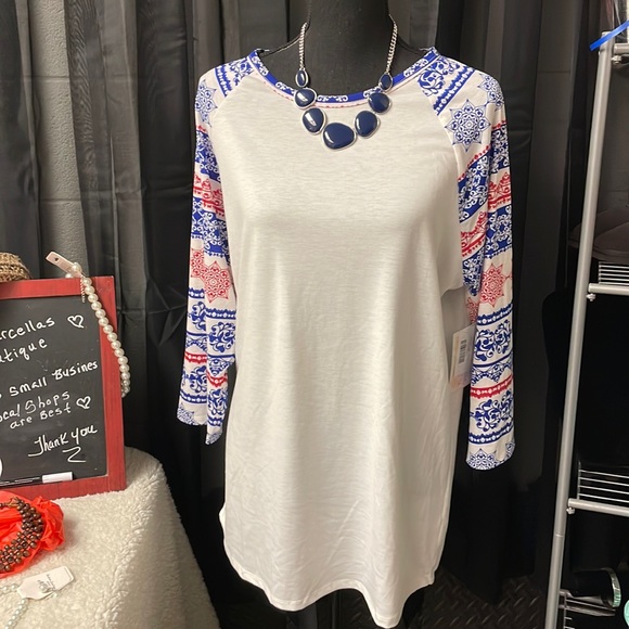 LuLaRoe Tops - LuLaRoe Randy 💕